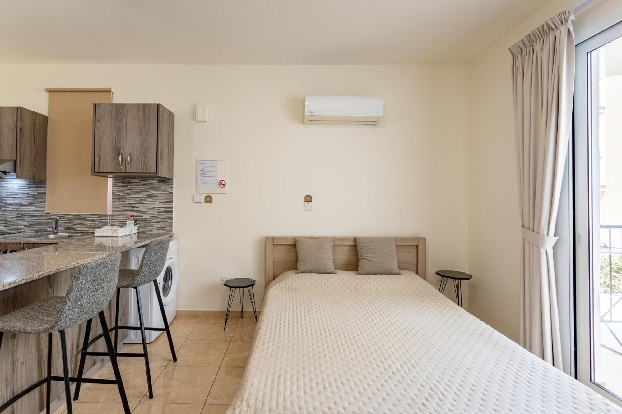 Danaos Seaside 101 With Pool In Tourist Area * Pafos